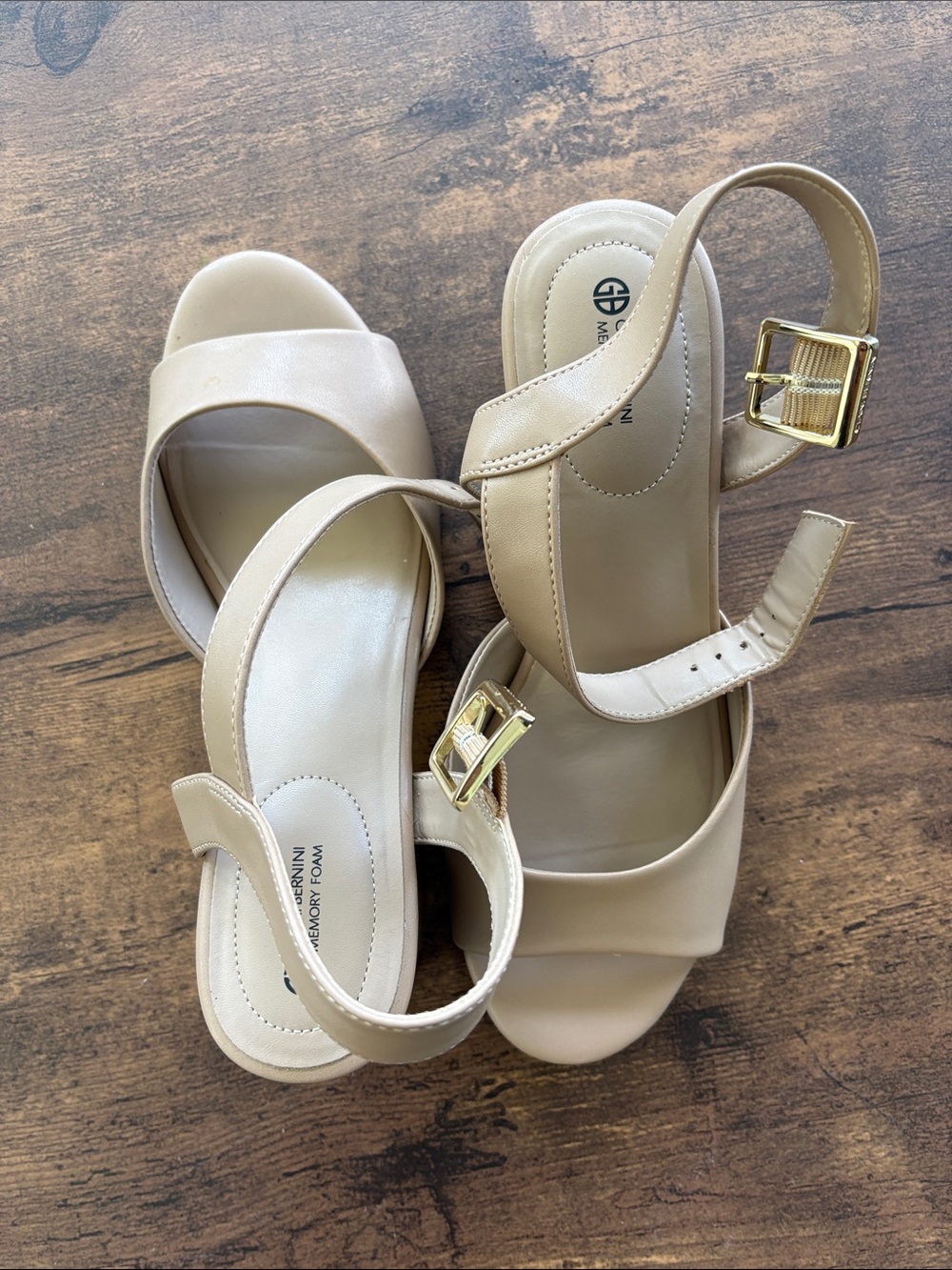 Giani Bernini Beige/Tan Memory Foam Slingback Sandals with Gold Buckles